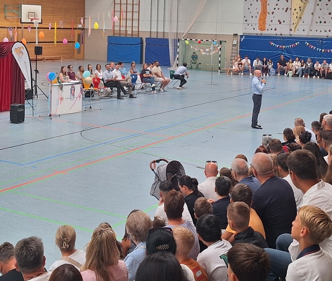 Begrüßung durch Schulleiter Herrn Lang
